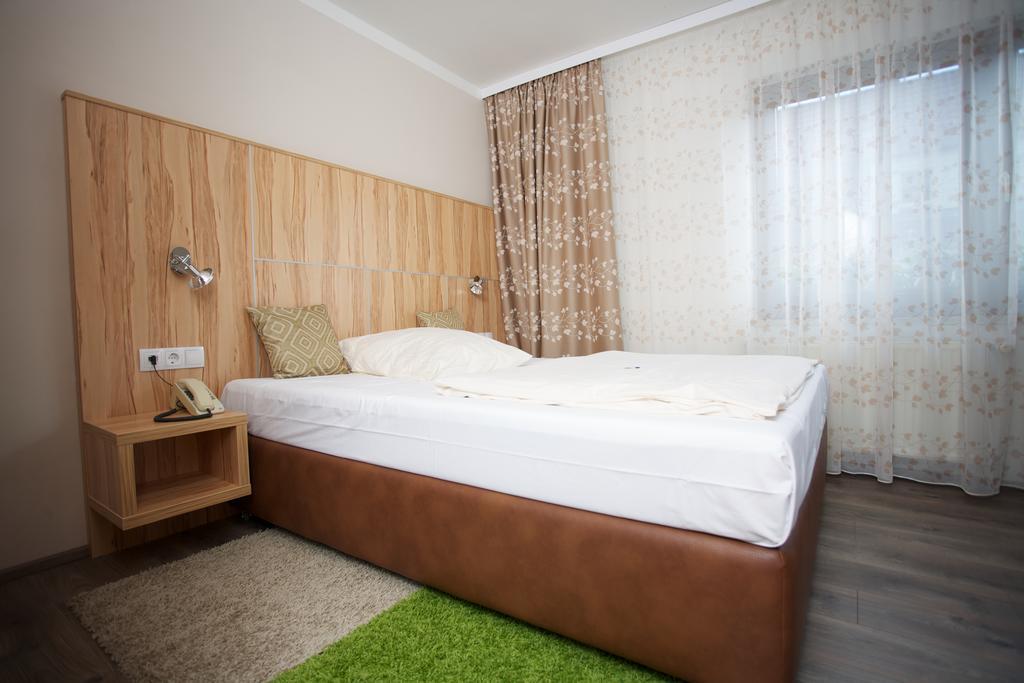 Hotel Reinhardtshof Garni Wolfschlugen Номер фото