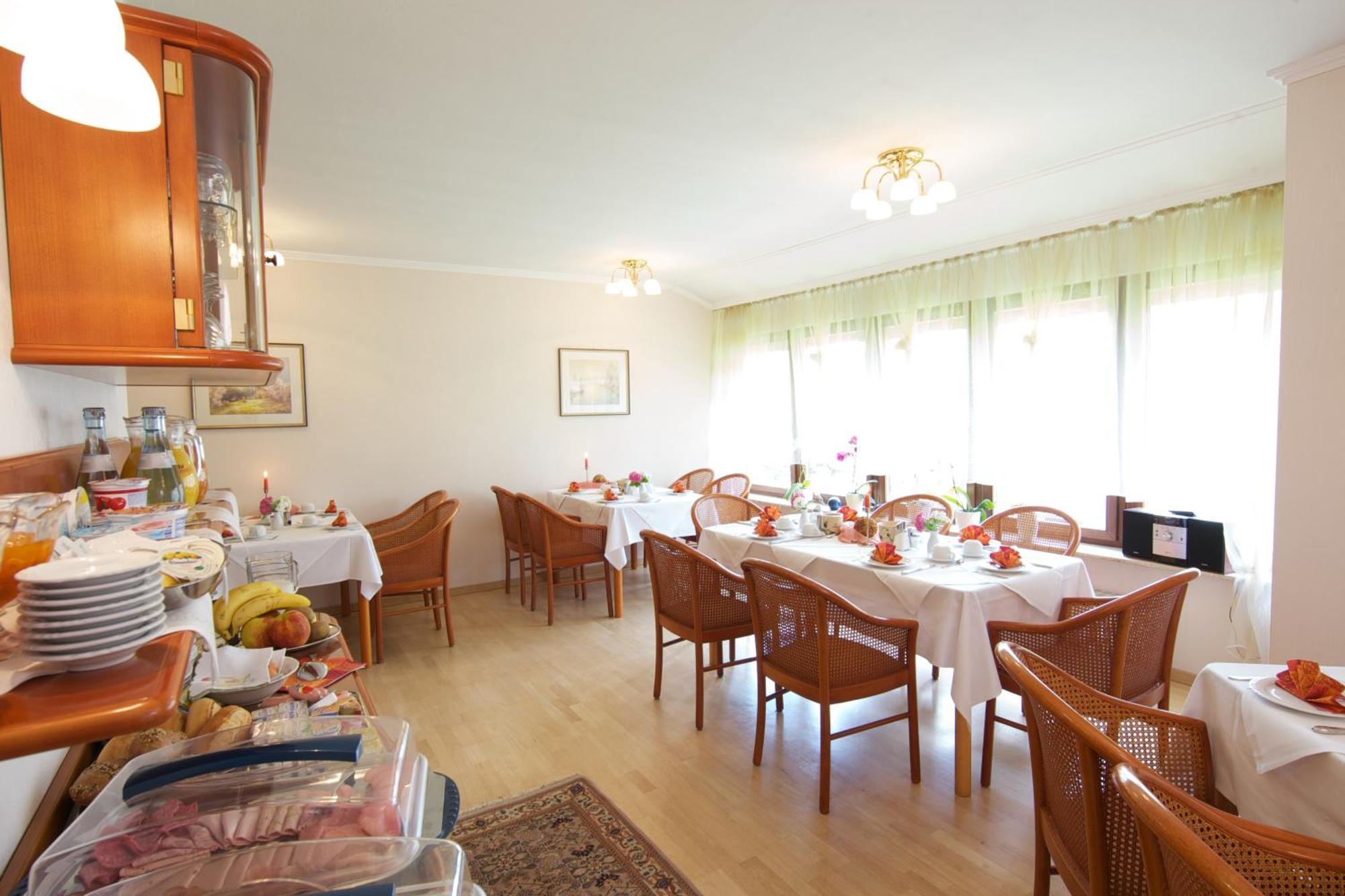 Hotel Reinhardtshof Garni Wolfschlugen Екстер'єр фото