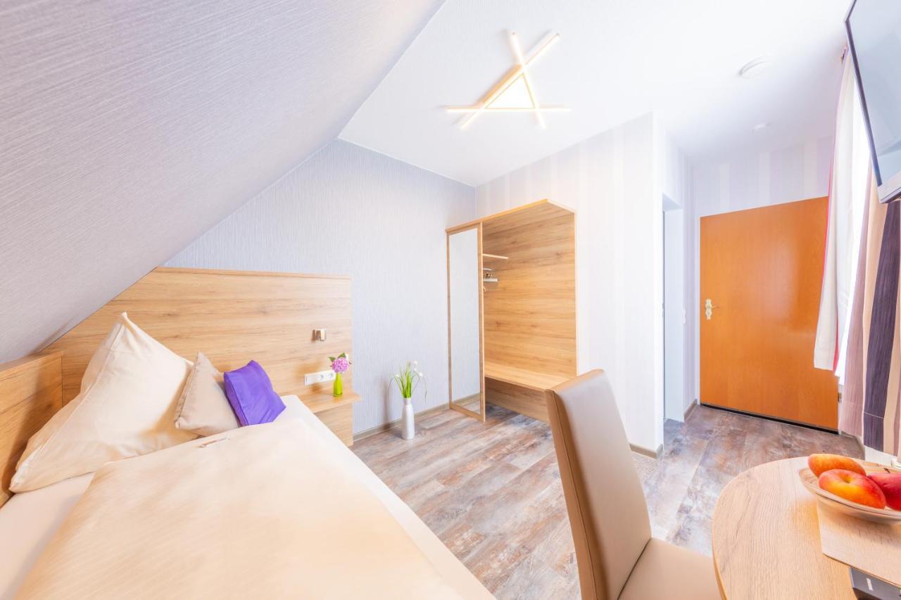 Hotel Reinhardtshof Garni Wolfschlugen Екстер'єр фото