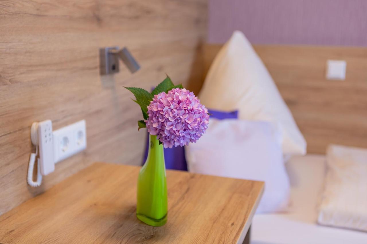 Hotel Reinhardtshof Garni Wolfschlugen Екстер'єр фото