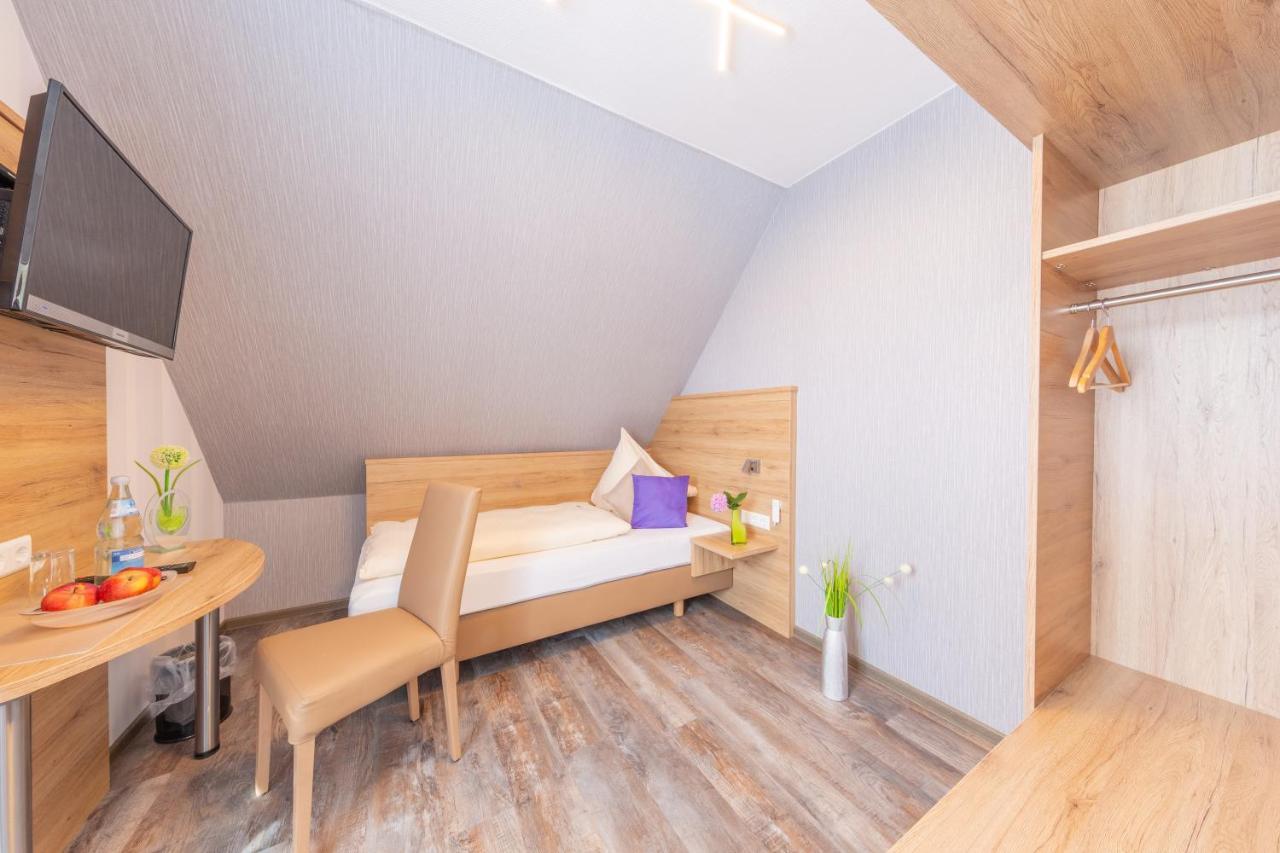 Hotel Reinhardtshof Garni Wolfschlugen Екстер'єр фото